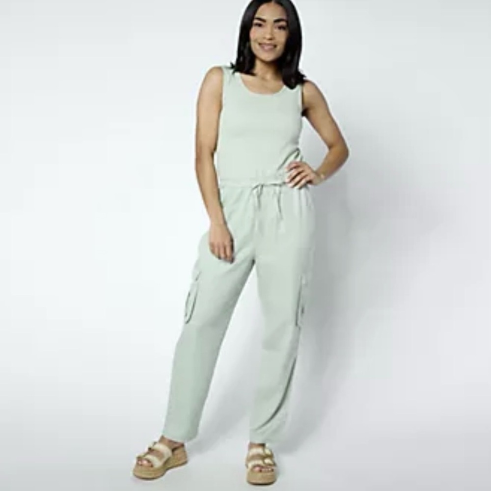 AnyBody Sleeveless Cargo Jumpsuit in Light Green SIZE XS NWT
